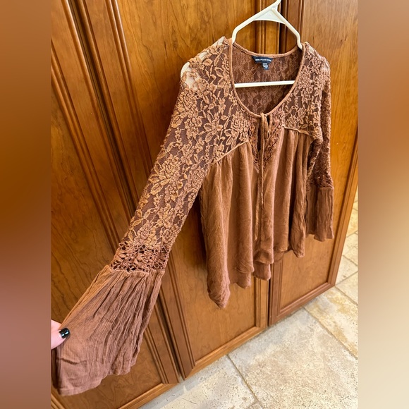 American Eagle Brown Lace Angel Sleeved Top Size Small - Picture 9 of 9